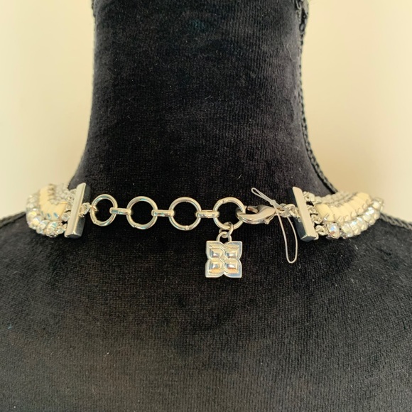 BCBG Collar Necklace- NWOT - Picture 3 of 6